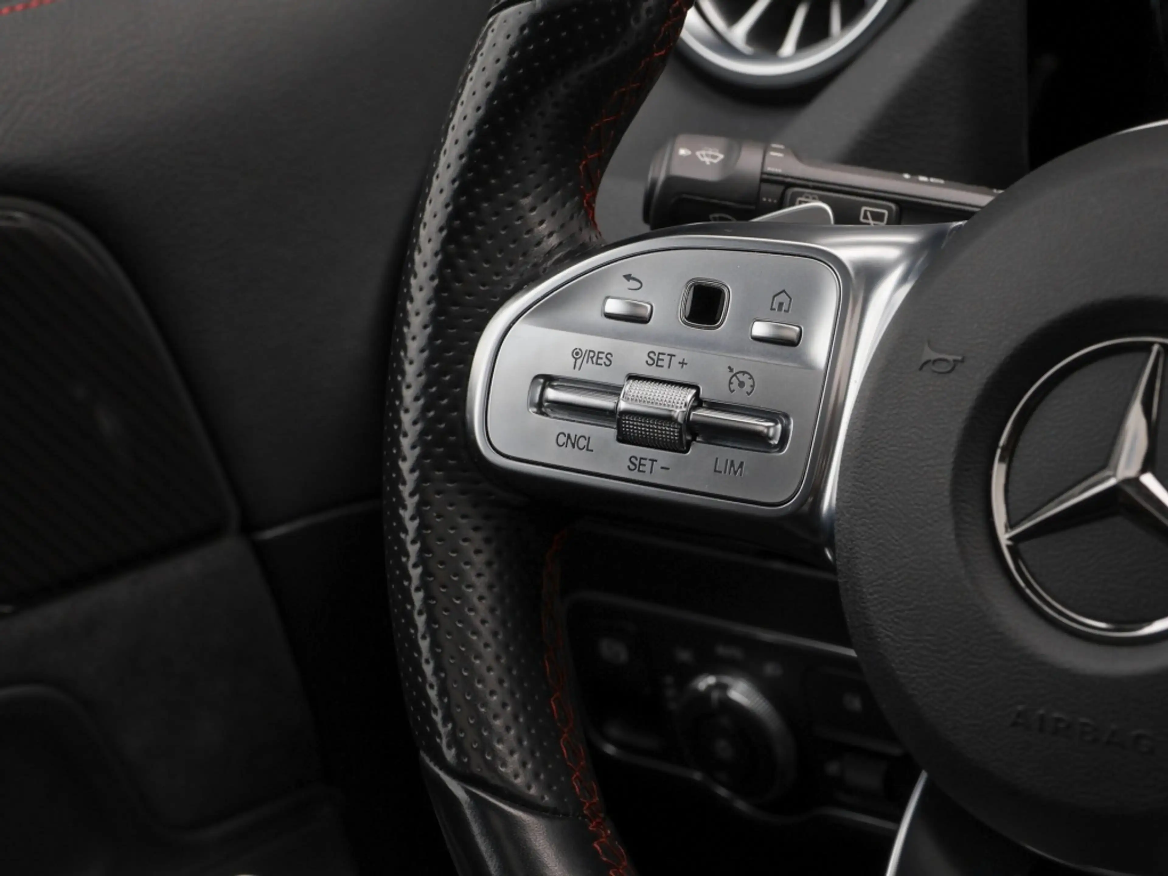 Mercedes-Benz A 35 AMG GL 4M AMG-Sport/Pano/AHK/Ambi/StdHz/20" — photo 12