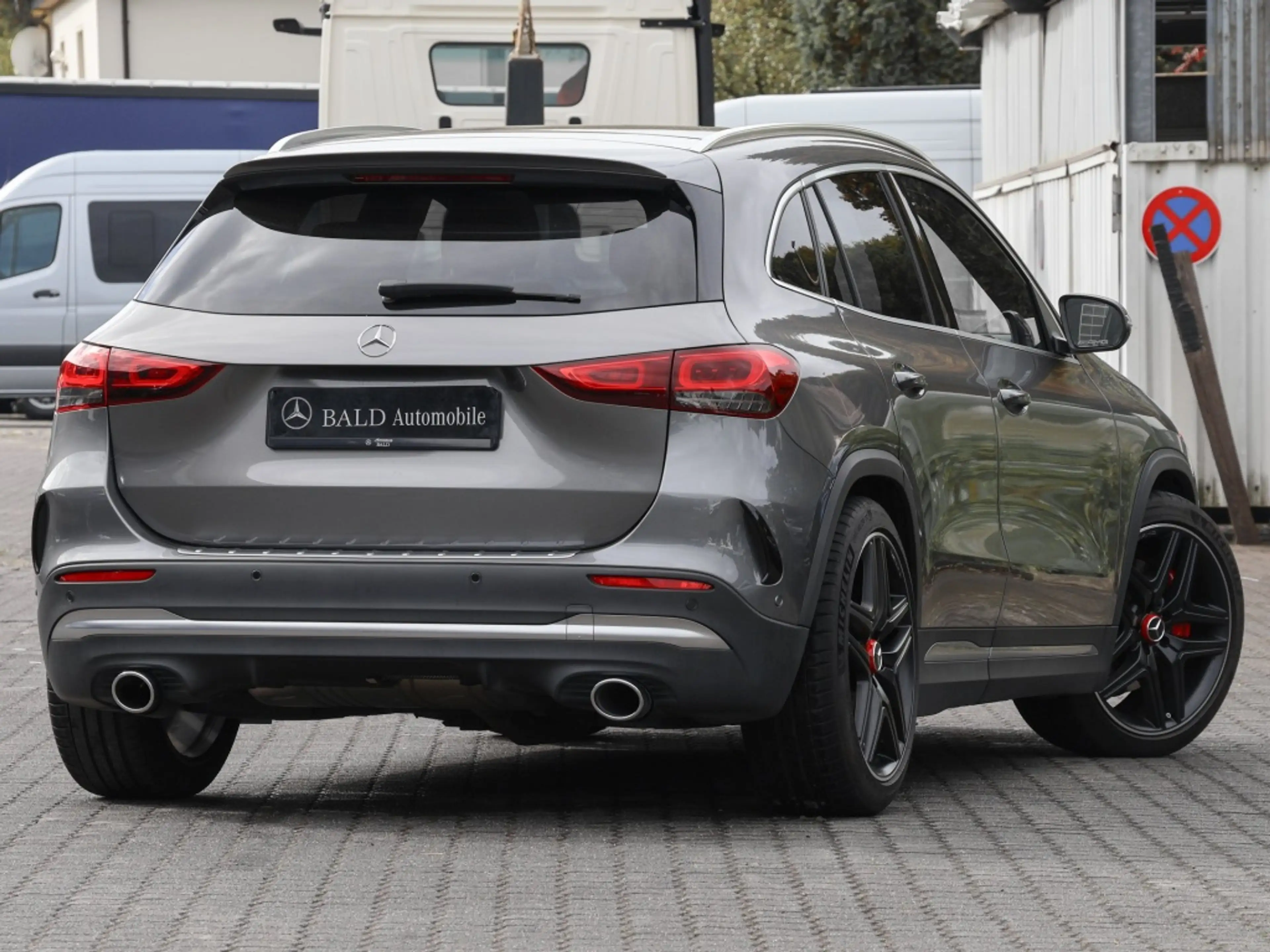 Mercedes-Benz A 35 AMG GL 4M AMG-Sport/Pano/AHK/Ambi/StdHz/20" — photo 3