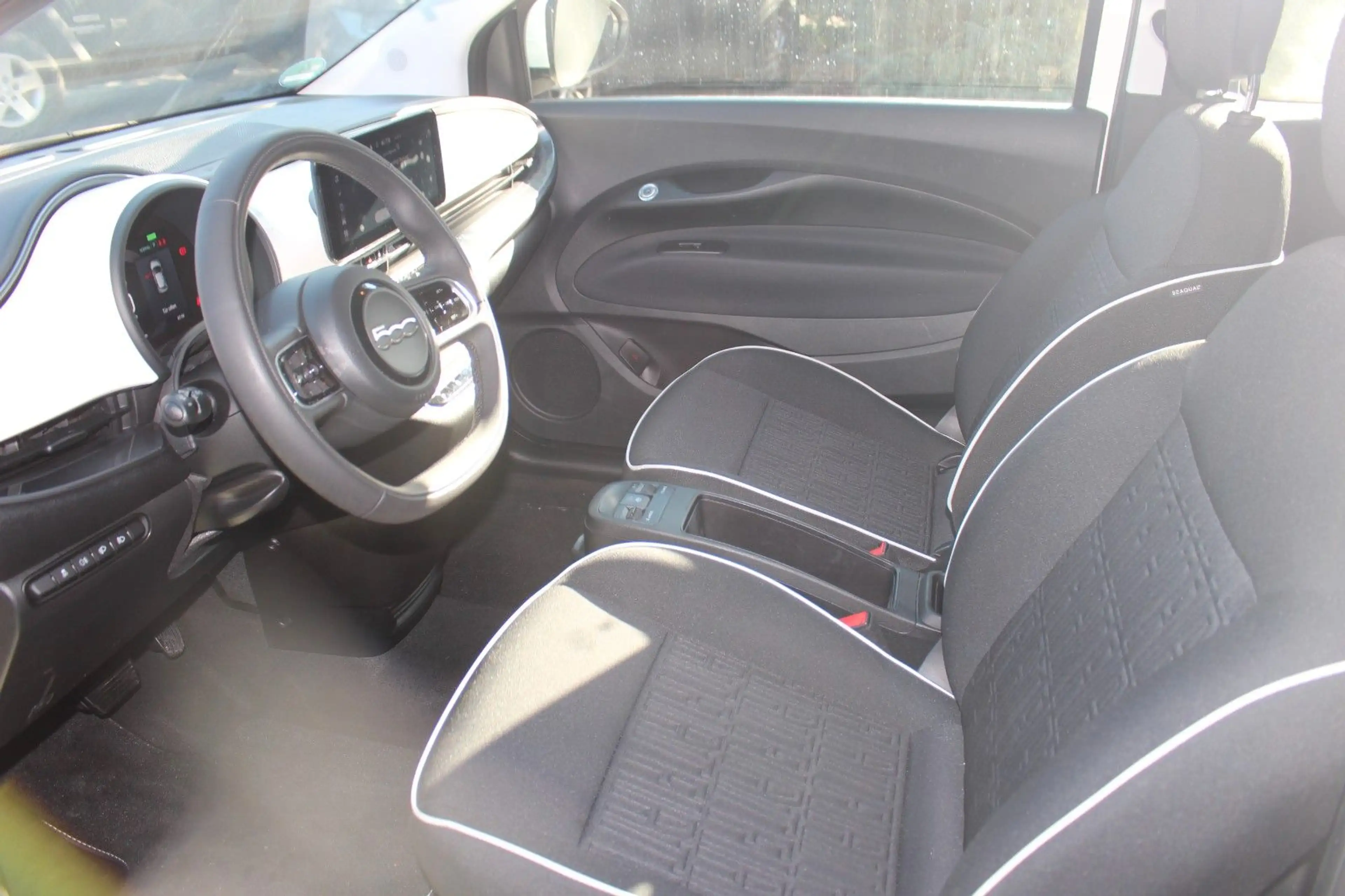 Fiat 500e CARPLAY/ SOH 96,5% — photo 8