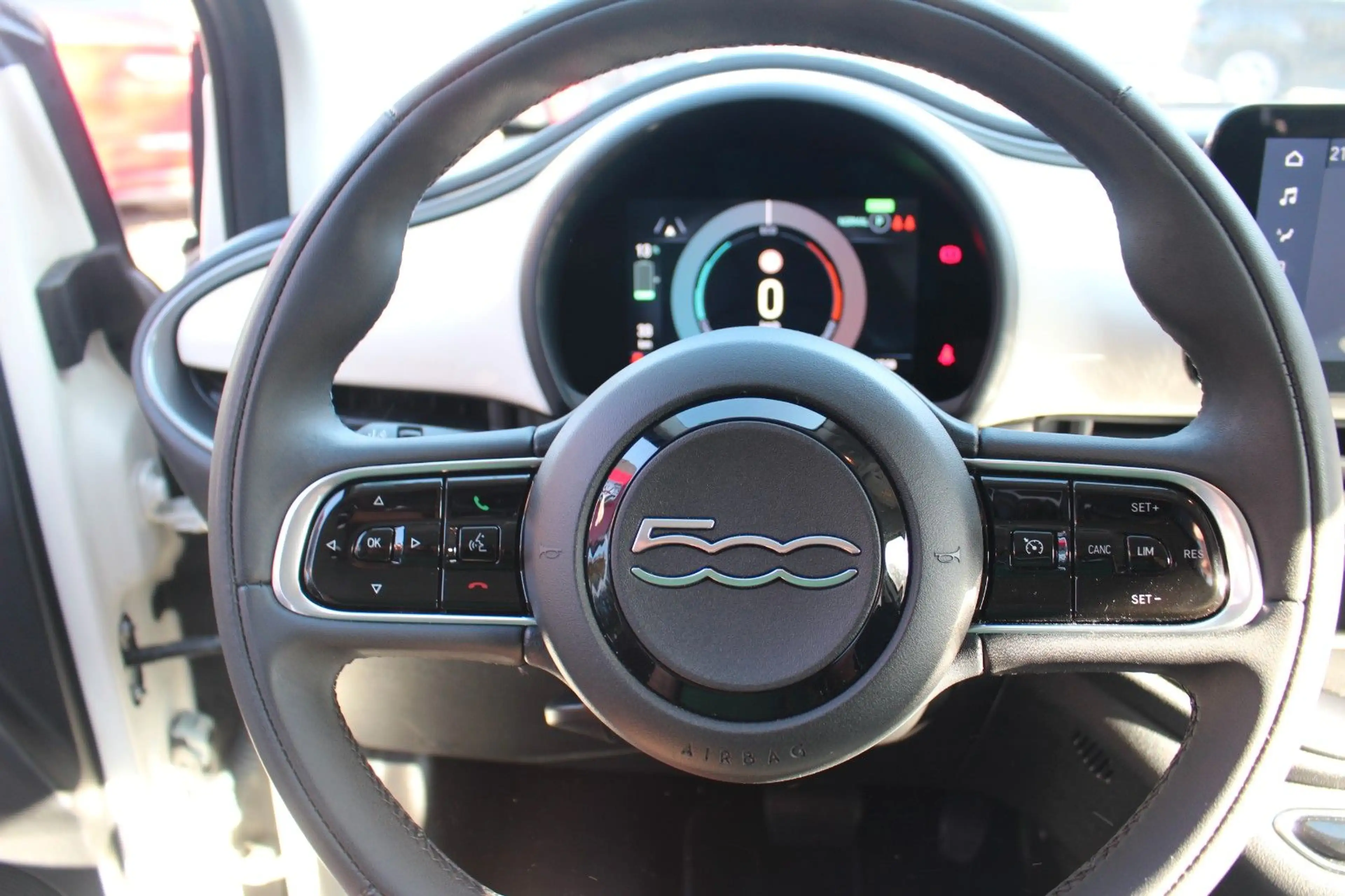 Fiat 500e CARPLAY/ SOH 96,5% — photo 9