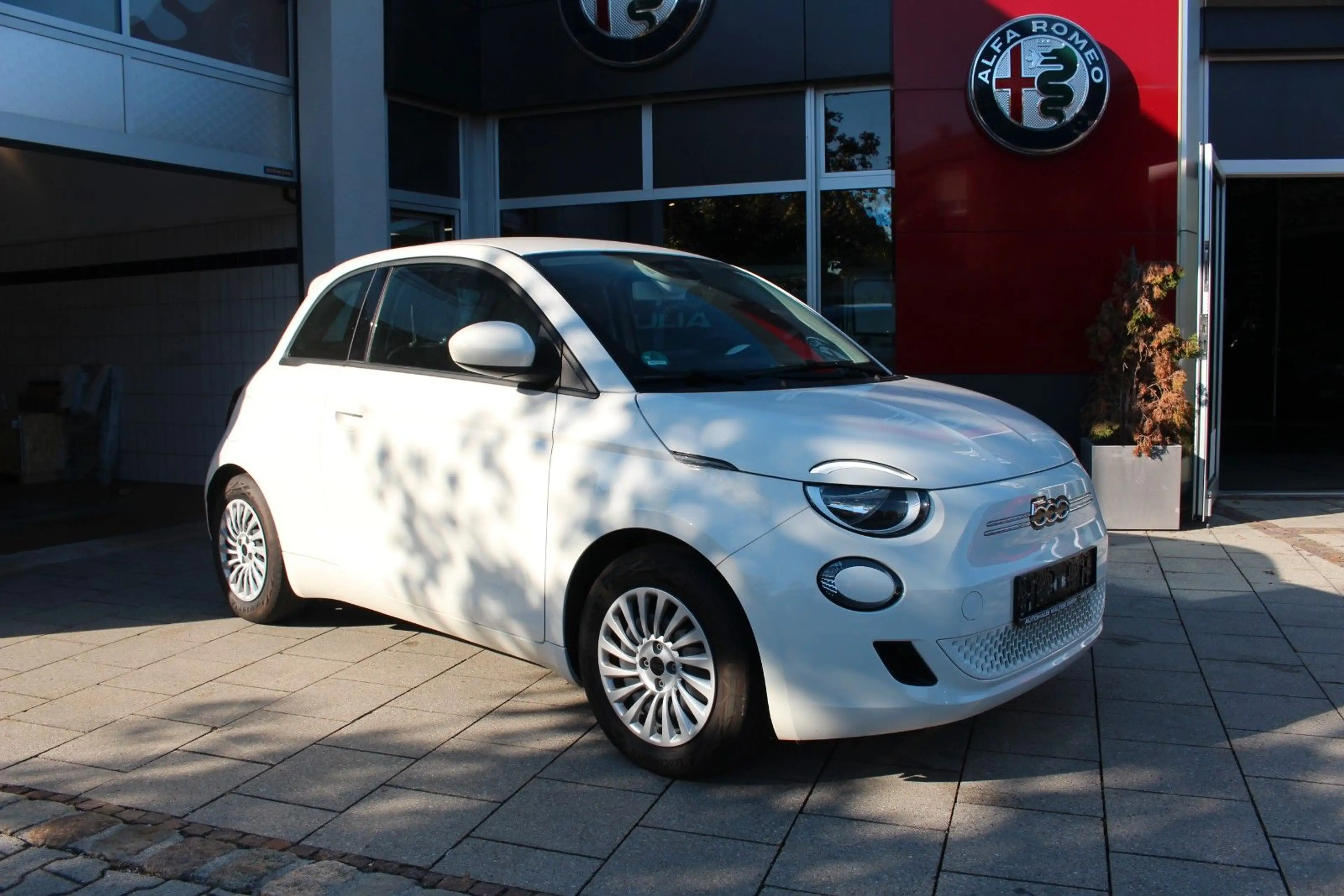 Fiat 500e CARPLAY/ SOH 96,5% — photo 3