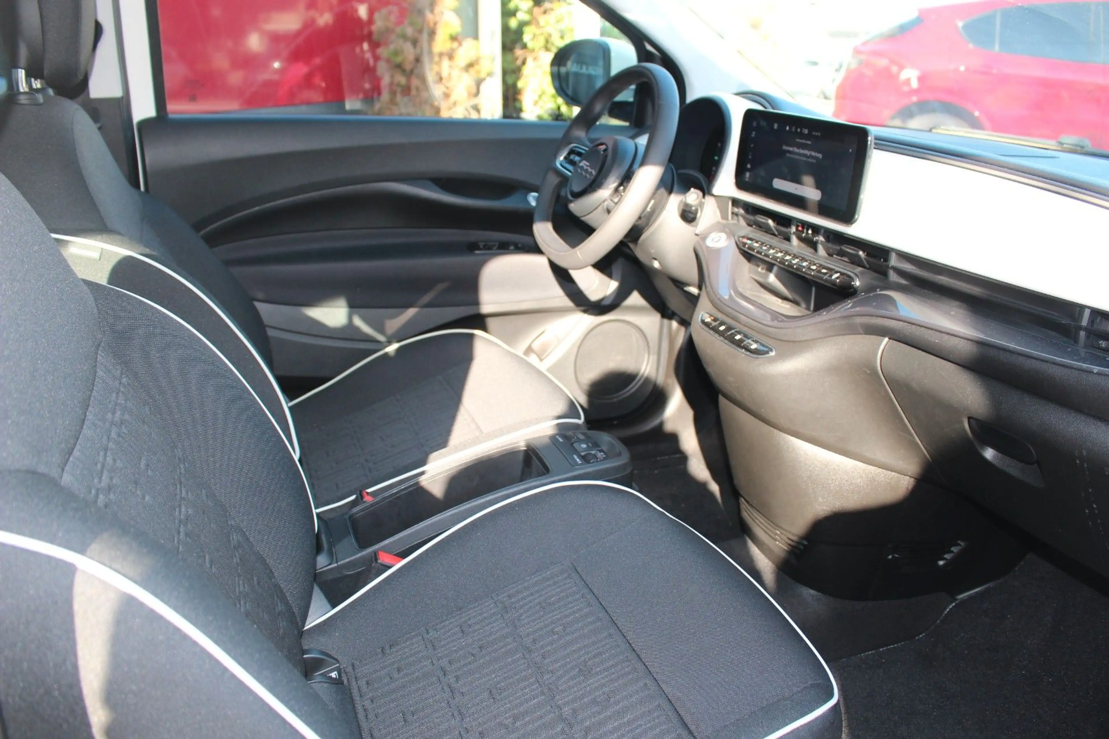 Fiat 500e CARPLAY/ SOH 96,5% — photo 4
