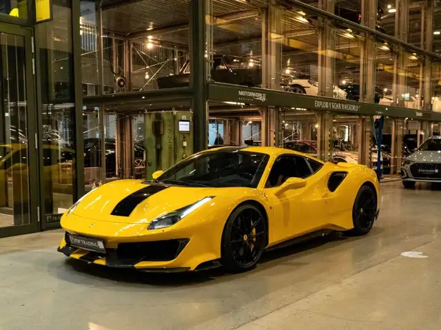 Ferrari 488 - Carbon-Racingseat-Lift-Cam-Alcantara