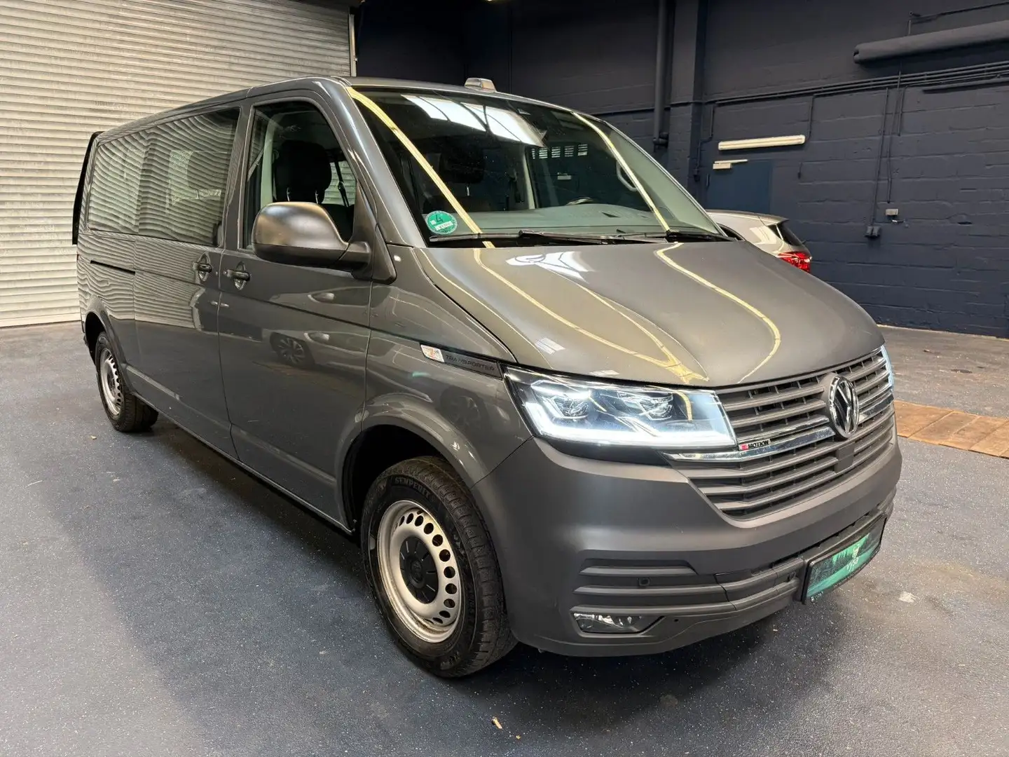 Volkswagen T6 Caravelle T6.1 Lang 4 Motion Kamera 8 Sitze Navi LED ACC Grau - 1