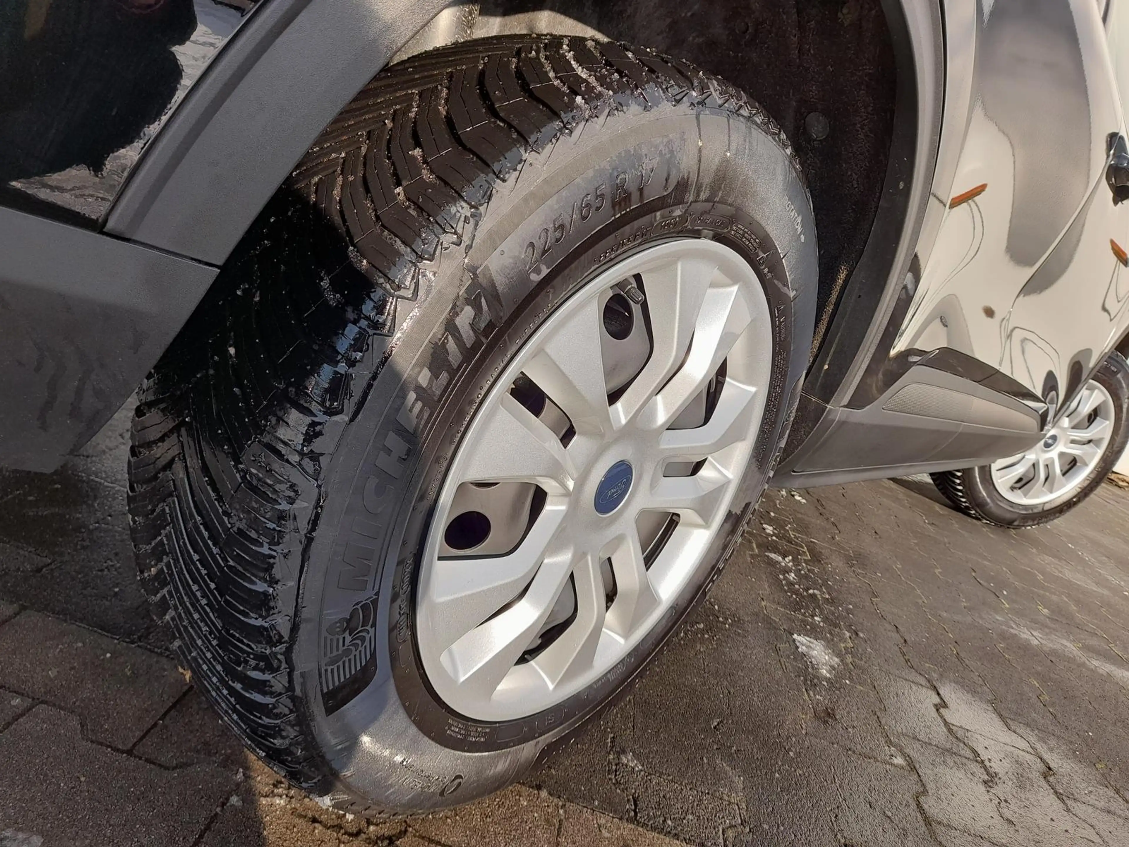 Ford Kuga 1.5 EcoBoost NAVI~AHK~SHZ~APP~2xPDC~GRA~DAB — photo 13