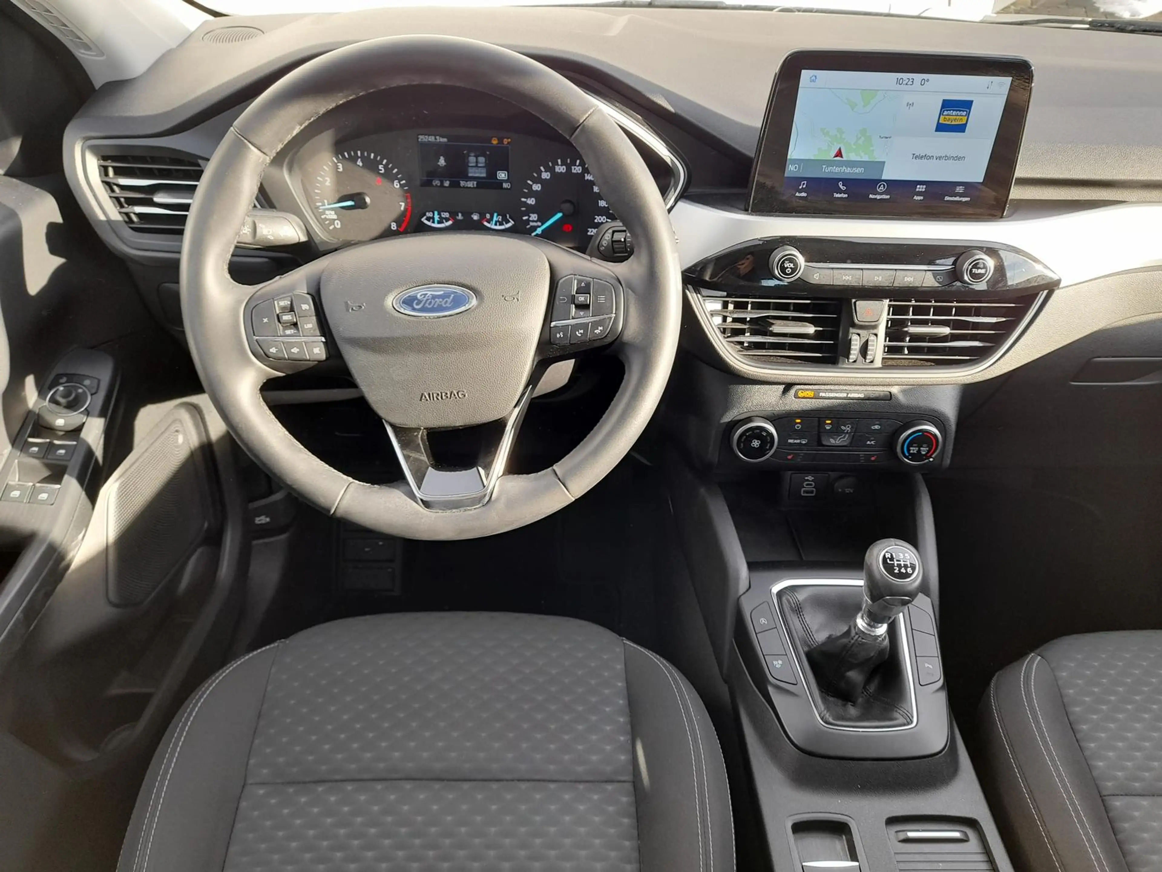 Ford Kuga 1.5 EcoBoost NAVI~AHK~SHZ~APP~2xPDC~GRA~DAB — photo 15