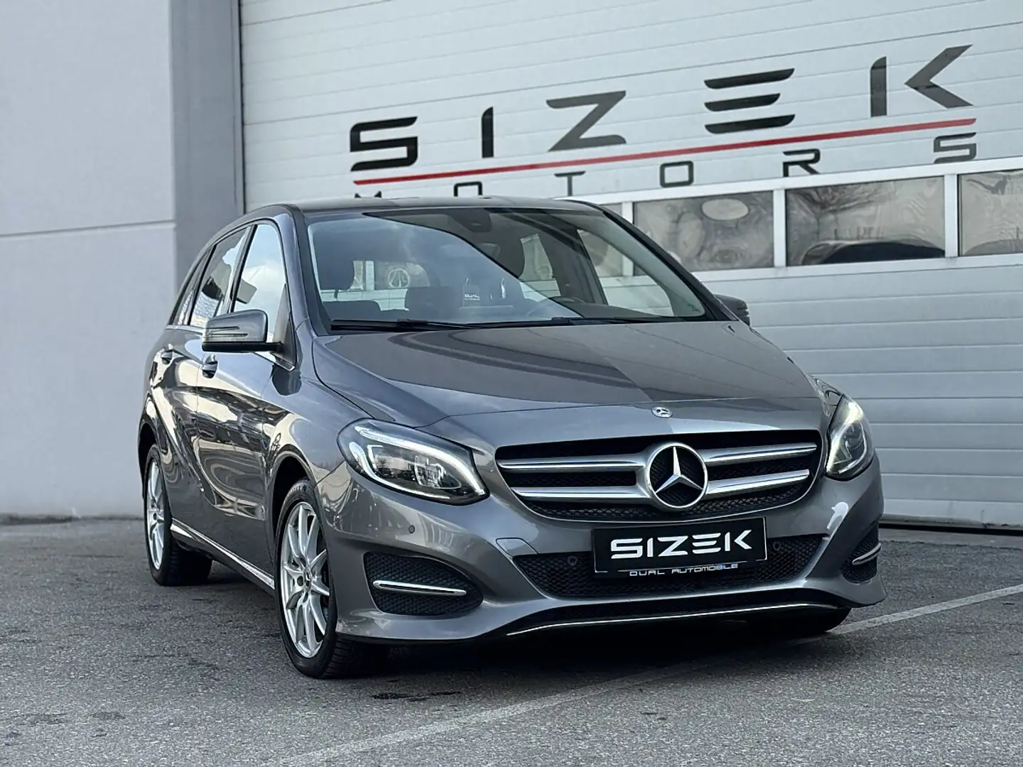 Mercedes-Benz B 200 d 4MATIC Aut. Grau - 2