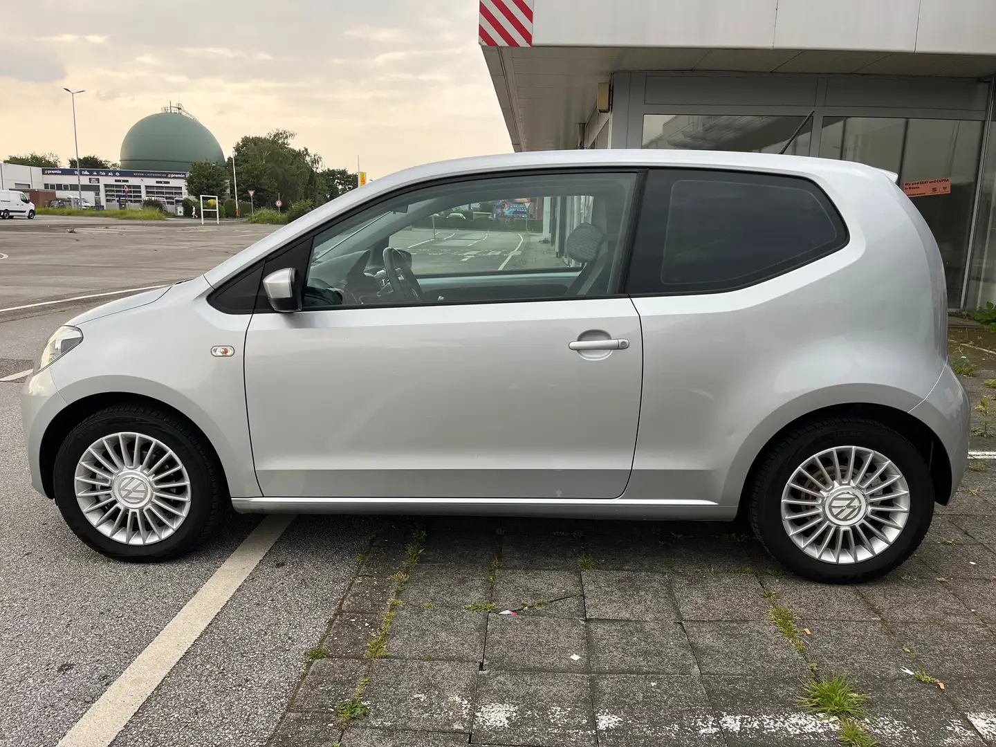 Volkswagen up! up! high up! Silber - 2