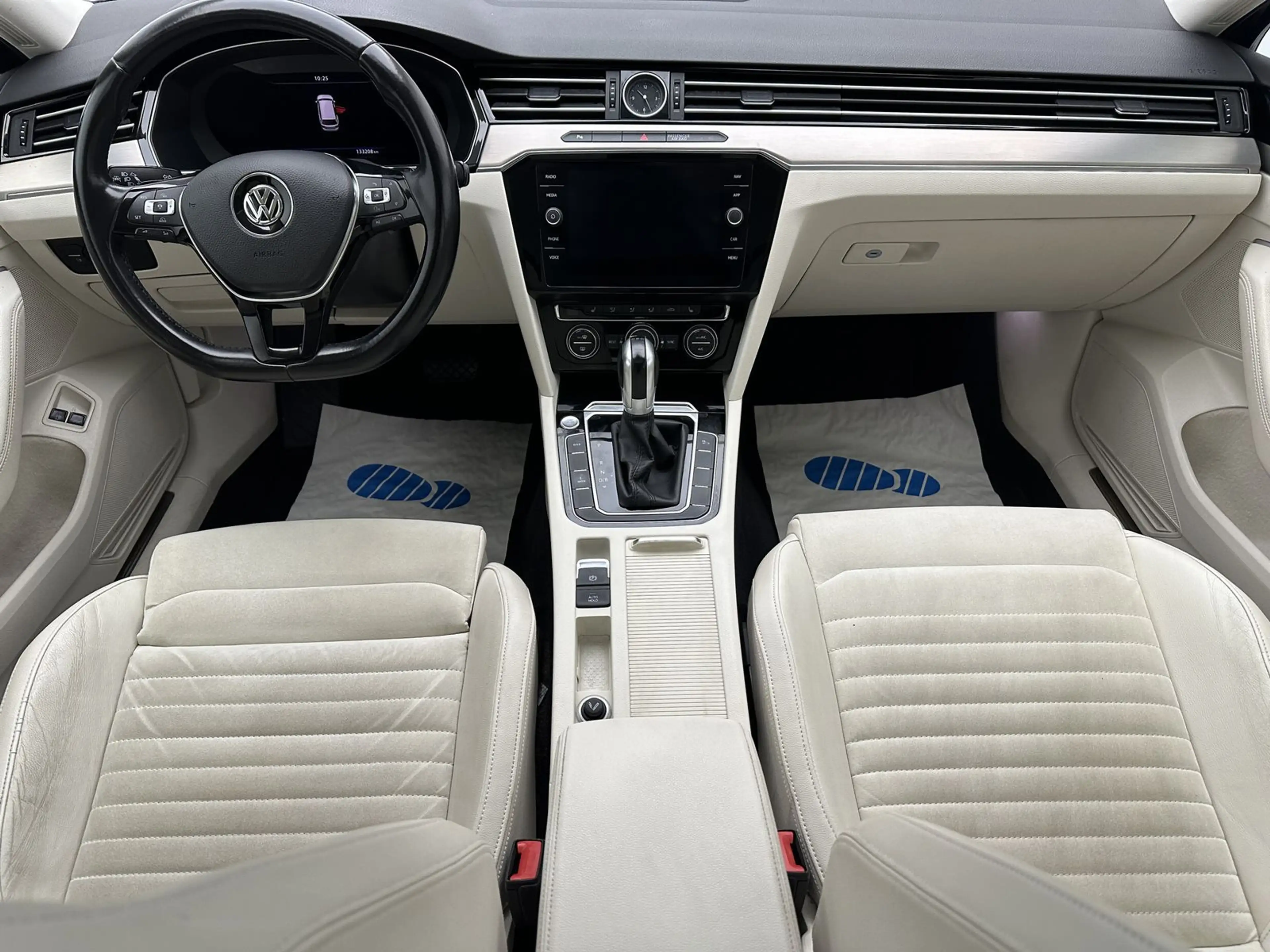 Volkswagen Passat GTE "PANO-NAVI-CAM-SITZH-ACC-DIG COCKPIT" — photo 12