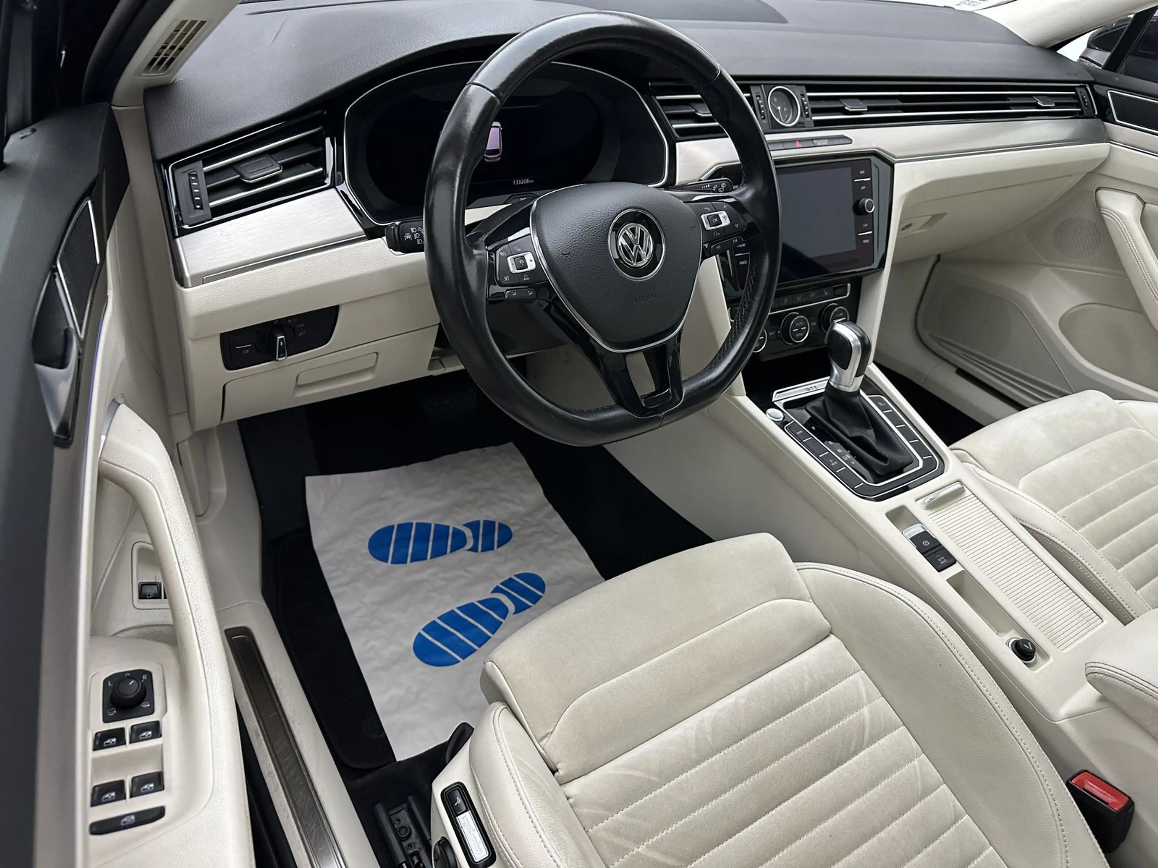 Volkswagen Passat GTE "PANO-NAVI-CAM-SITZH-ACC-DIG COCKPIT" — photo 13