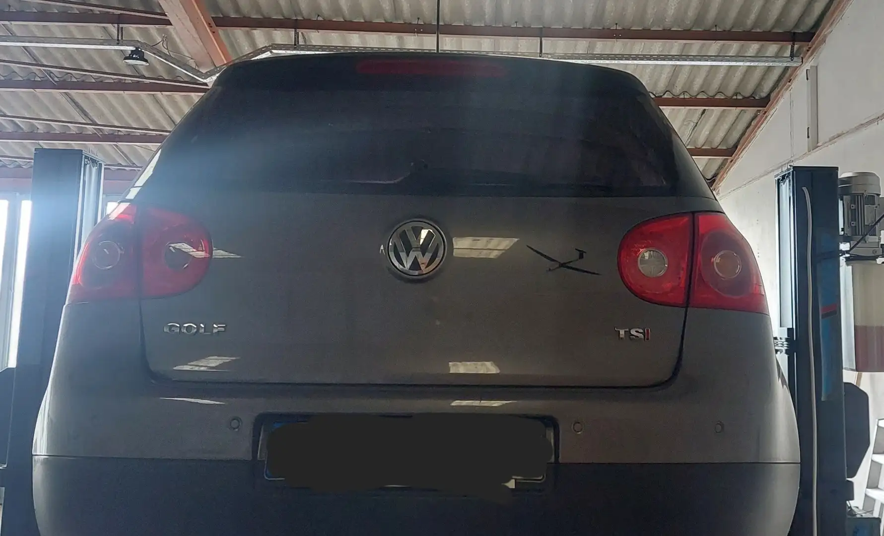 Volkswagen Golf V Tour 1.4 GTI Front Grau - 2
