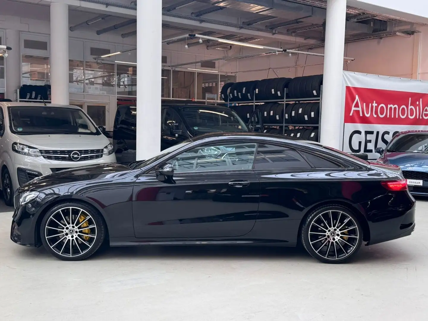 Mercedes-Benz E 200 Coupe AMG vir.Cockpit+Kamera Schwarz - 2