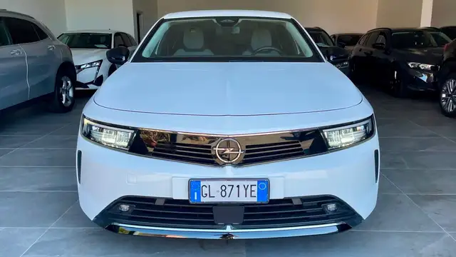 Opel Astra view 2