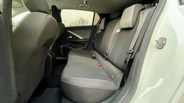 Opel Astra view 11