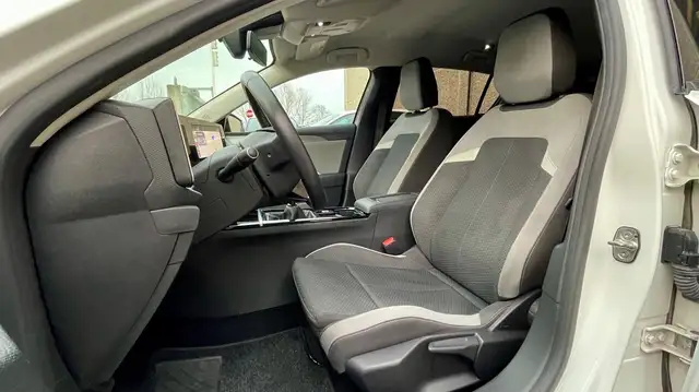 Opel Astra view 10