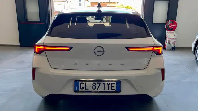 Opel Astra view 7