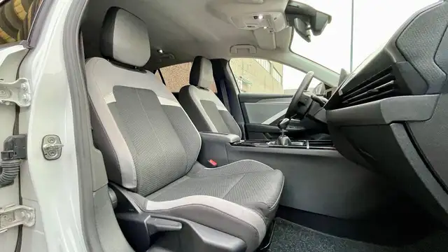 Opel Astra view 12