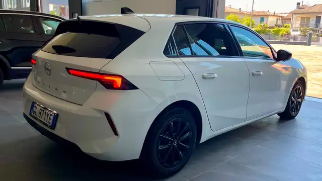 Opel Astra view 8