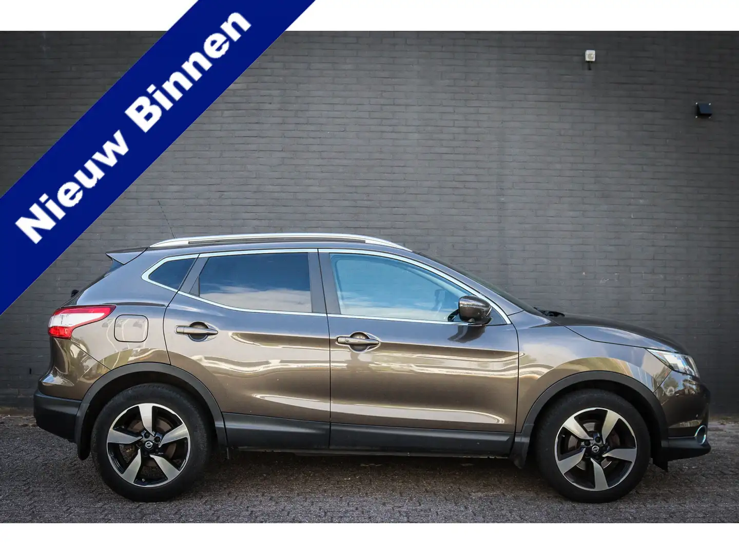Nissan Qashqai 1.2 Connect Edition Net binnen; Jouw droomauto? Bruin - 1