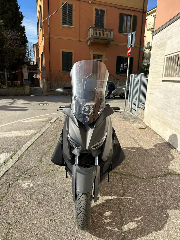 Yamaha X-Max 125