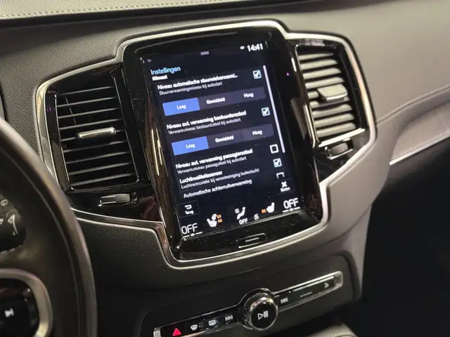 Volvo XC90 view 26