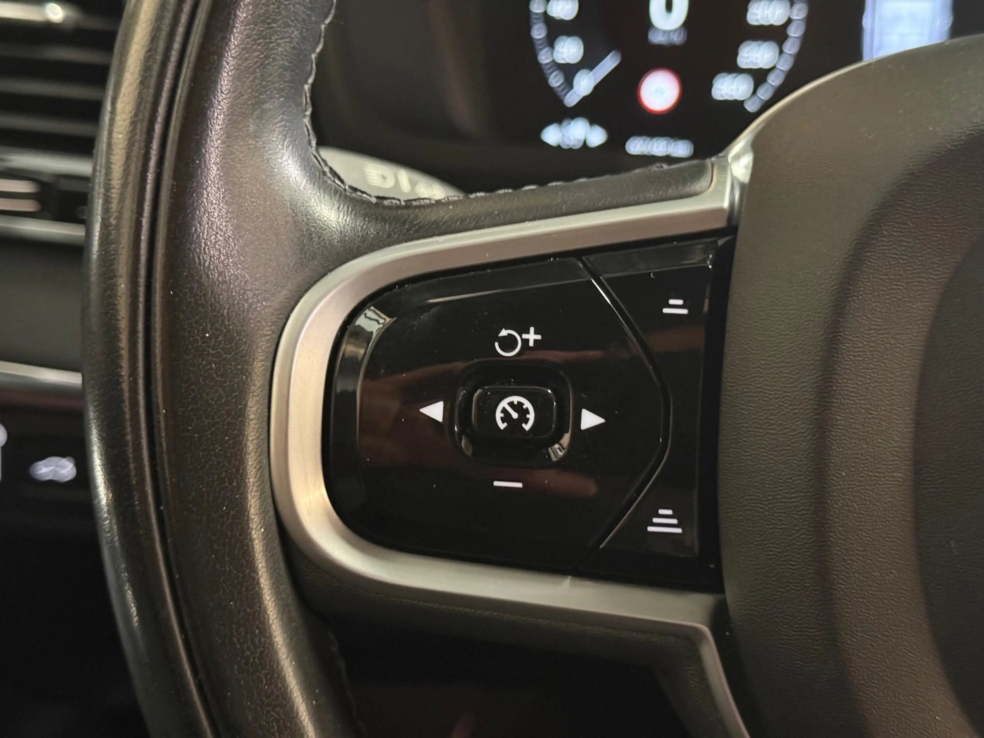 Volvo XC90 2.0 T8 Recharge AWD R-Design | Pano | Stuur/Stoelv — photo 33