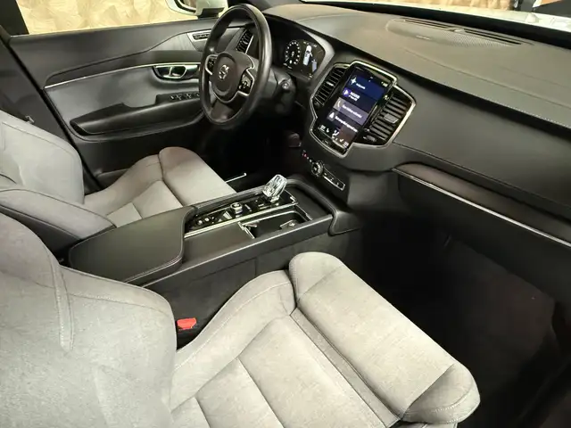 Volvo XC90 view 11