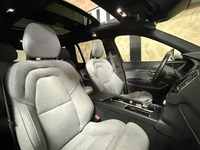 Volvo XC90 view 12