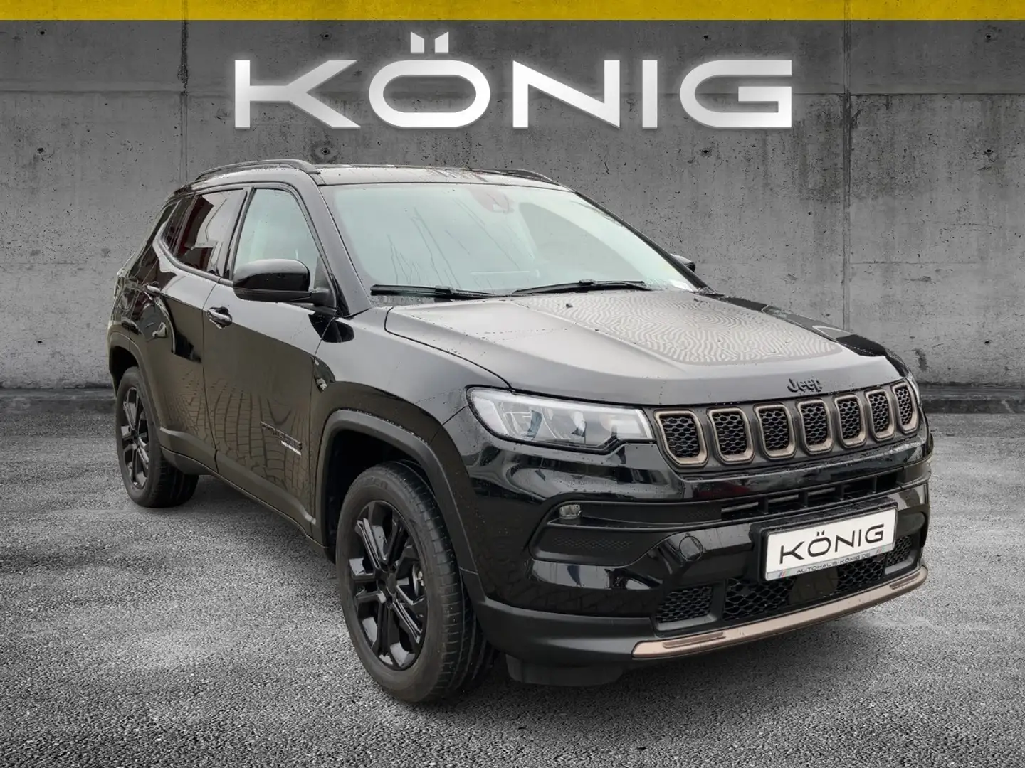 Jeep Compass 1.3 Upland Allrad PDC*SHZ*NAVI Schwarz - 2