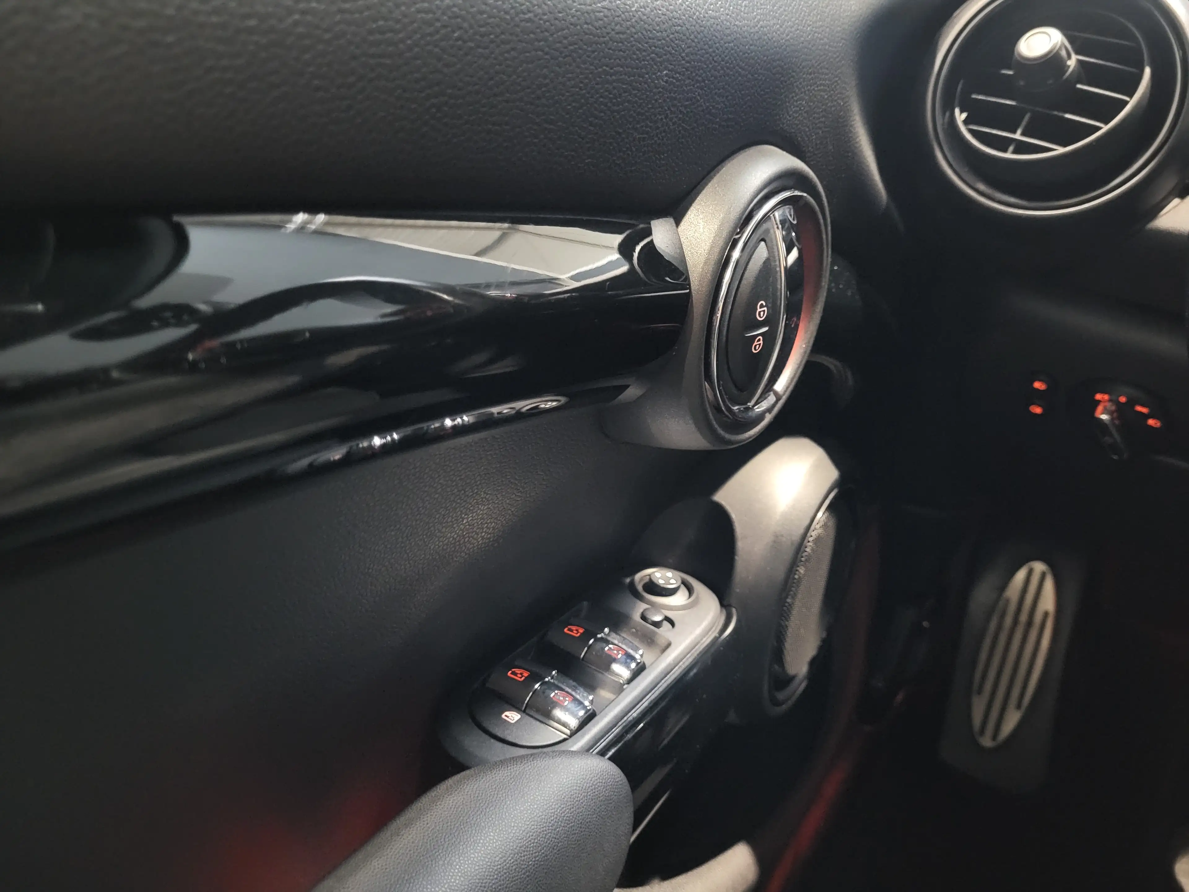MINI Cooper SD *JC Works-Paket| Leder| Navi| Pano| 1.Hand* — photo 15