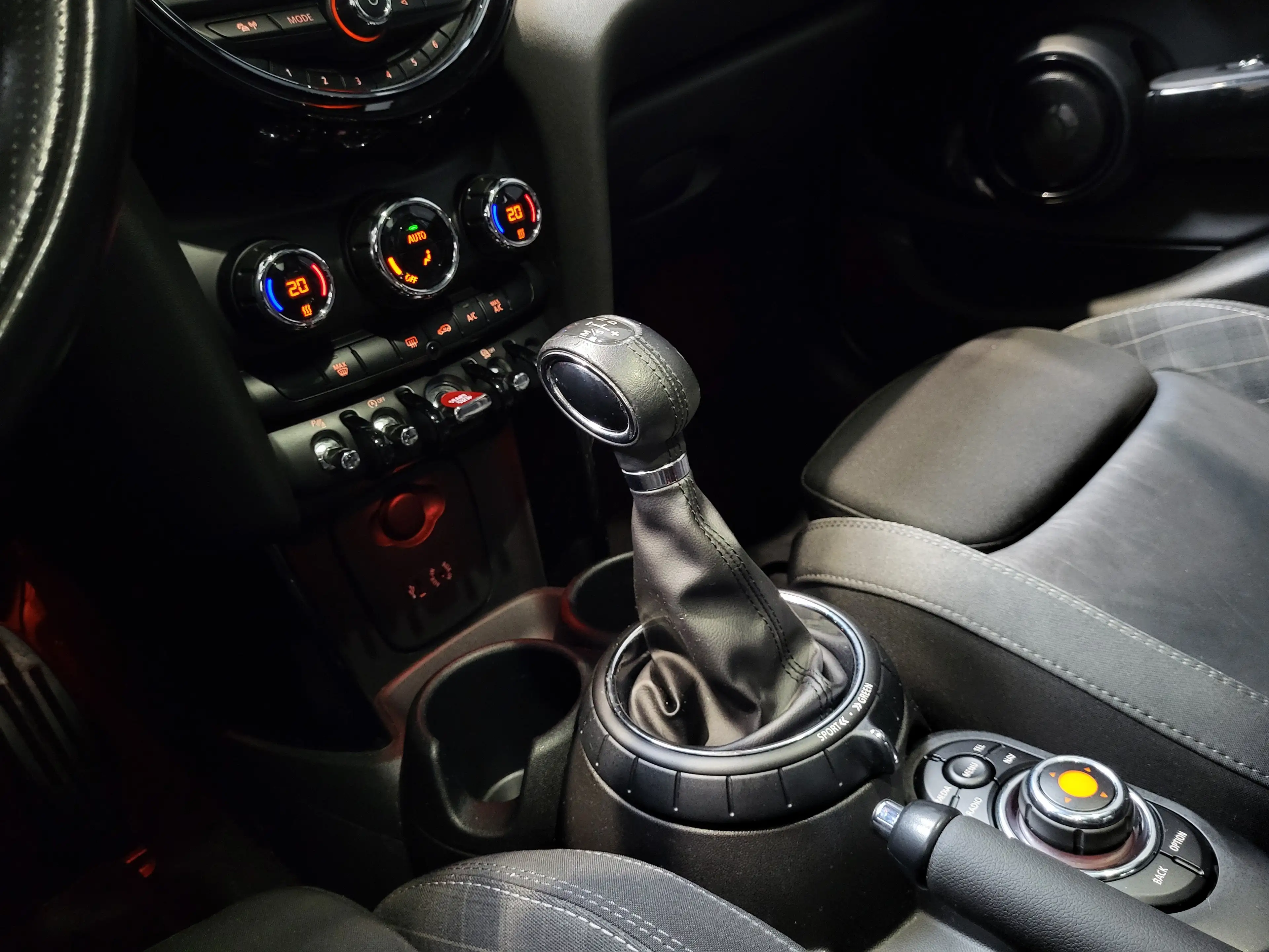MINI Cooper SD *JC Works-Paket| Leder| Navi| Pano| 1.Hand* — photo 13