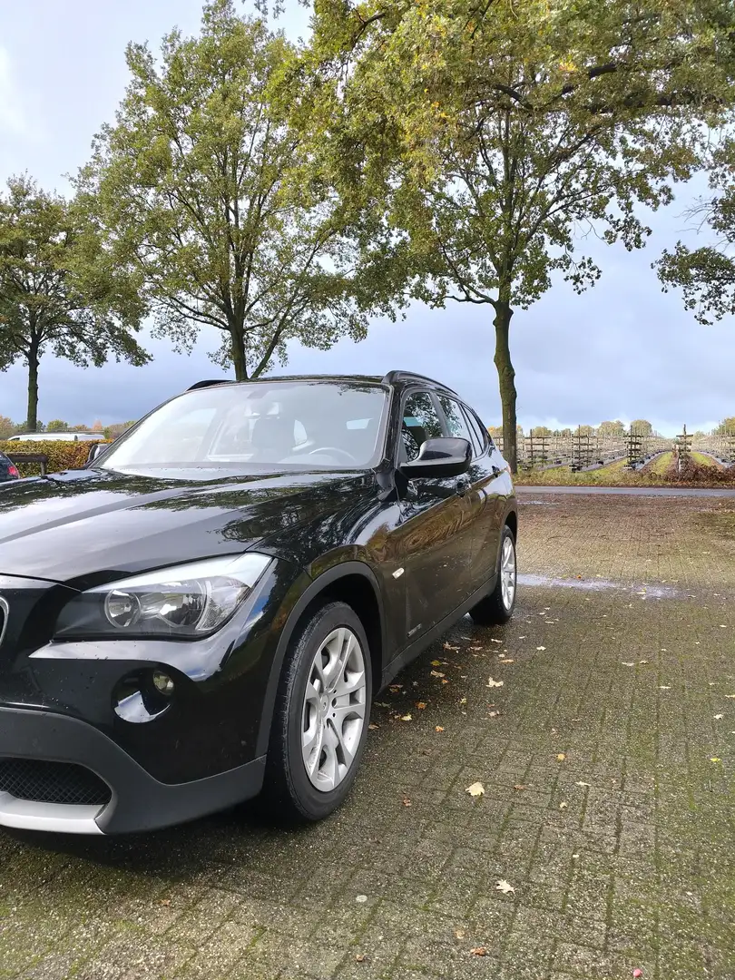 BMW X1 sDrive18i Exec. Zwart - 2
