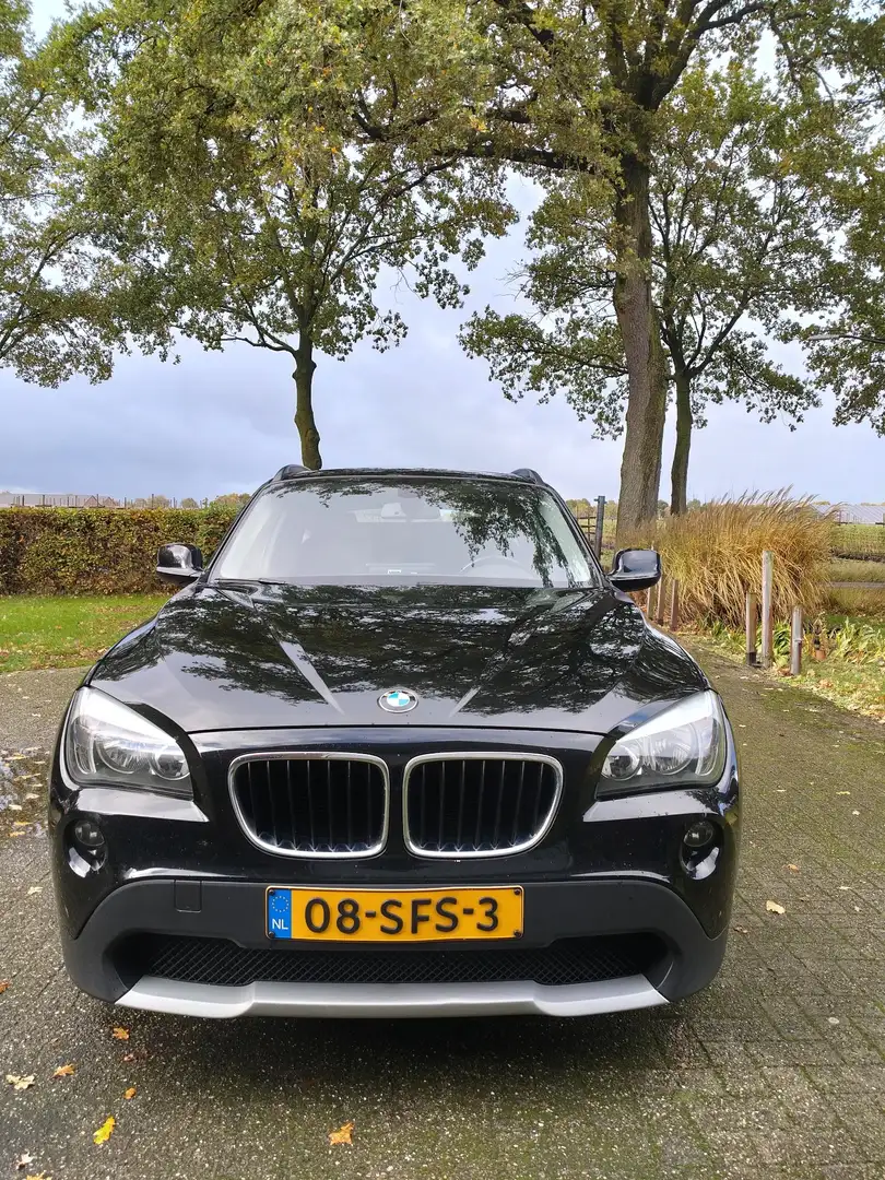 BMW X1 sDrive18i Exec. Zwart - 1