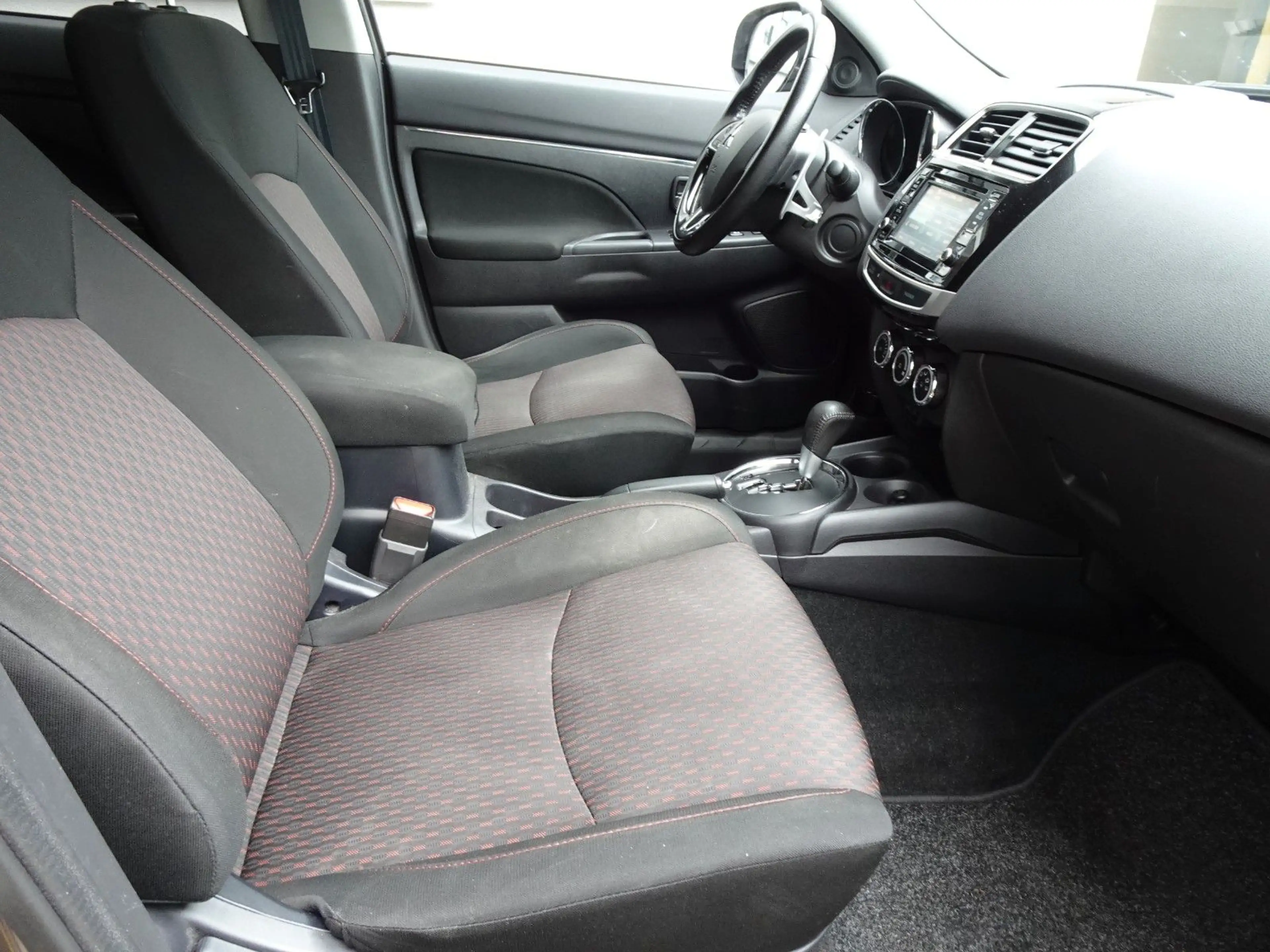 Mitsubishi ASX Diamant Edition+ 4WD AUT., KLIMATR-SHZ-RCAM — photo 13