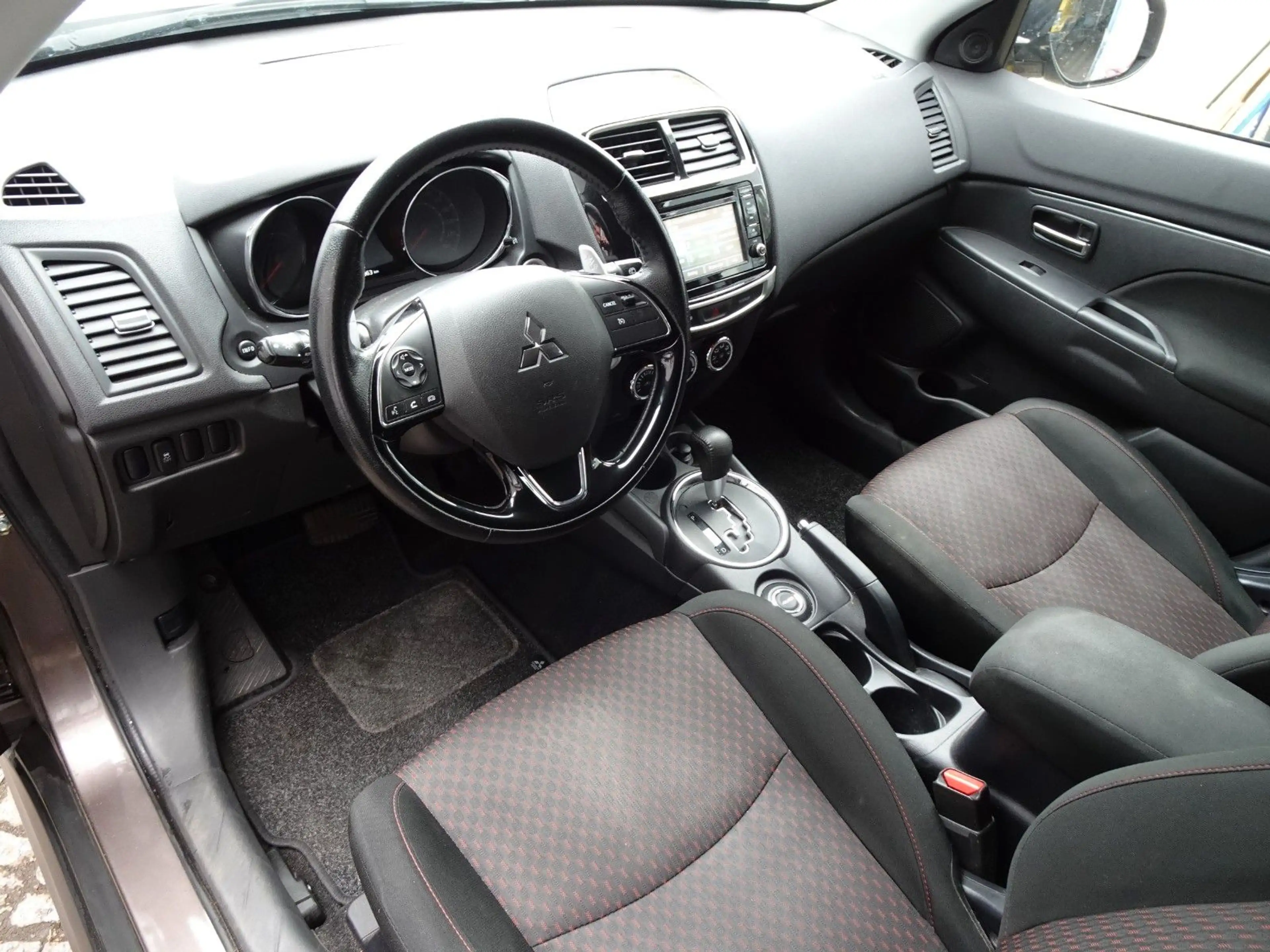 Mitsubishi ASX Diamant Edition+ 4WD AUT., KLIMATR-SHZ-RCAM — photo 10