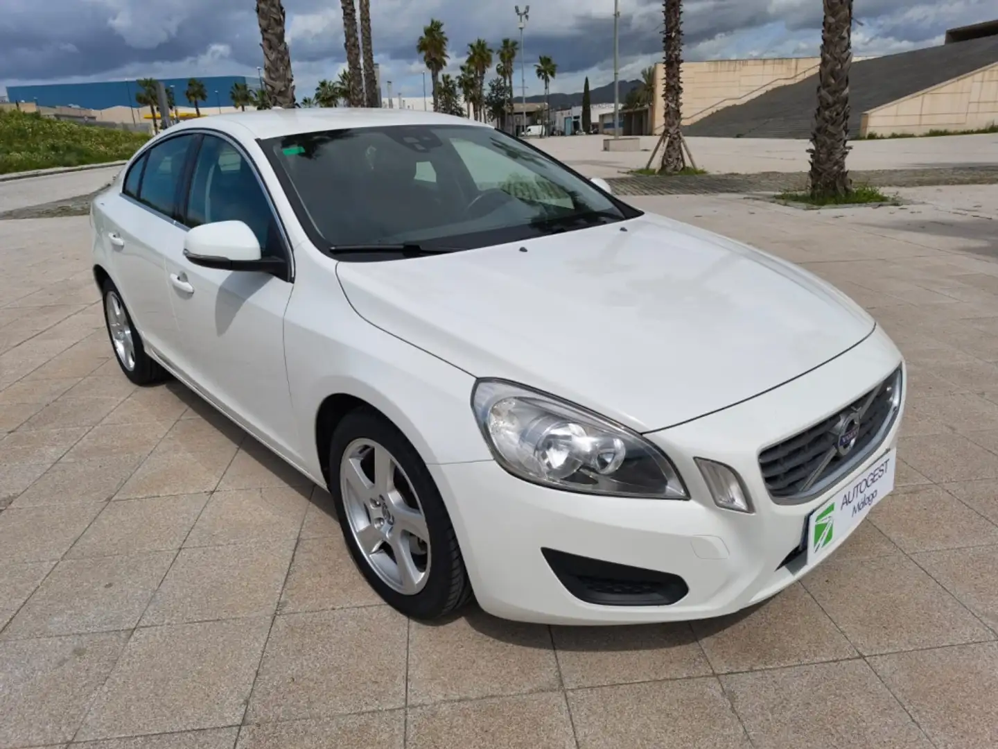 Volvo S60 1.6 DRIVe Momentum Blanc - 2