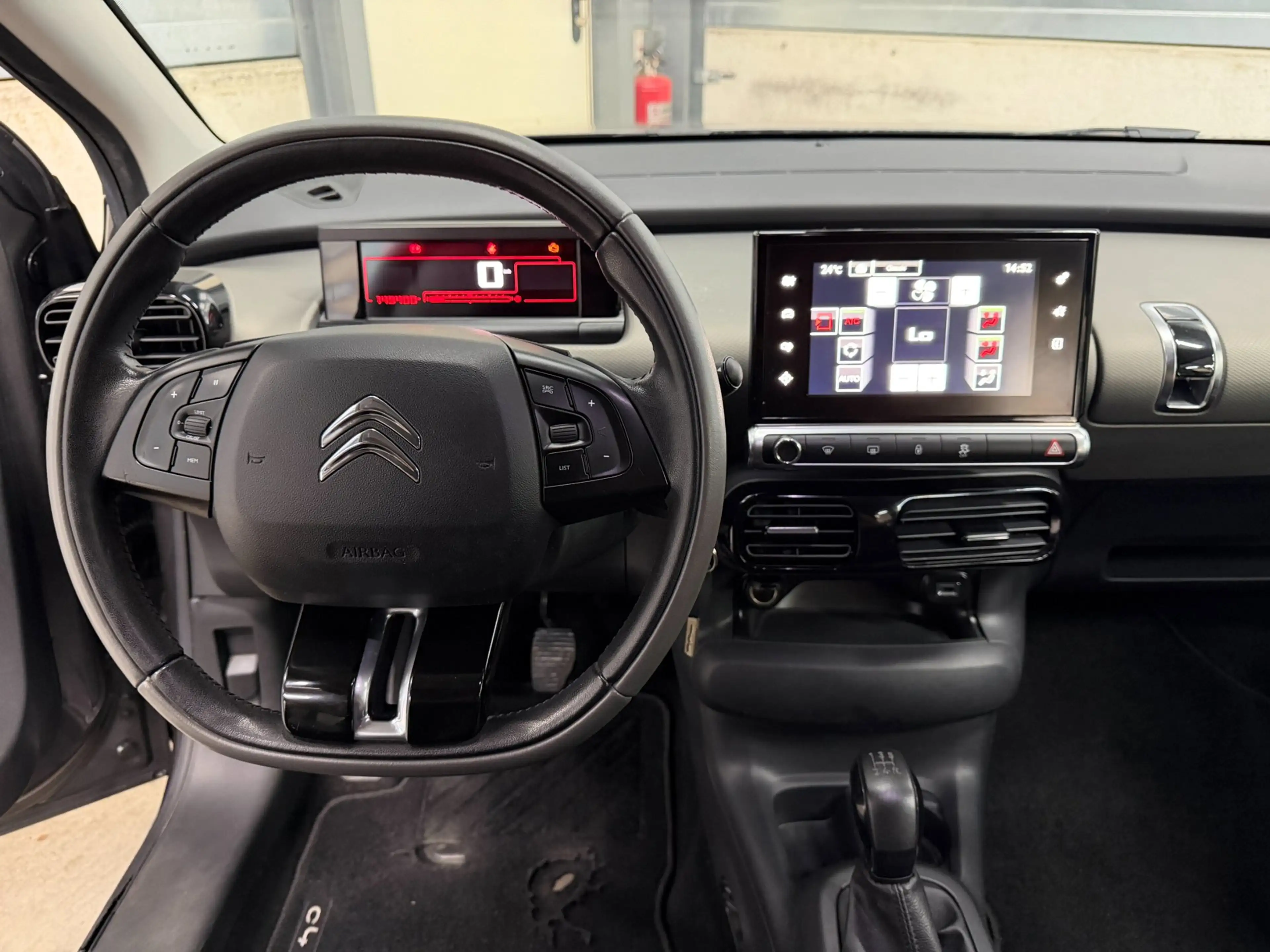 Citroen C4 Cactus 1.2 PureTech Shine 2e eigenaar riem vervangen — photo 11