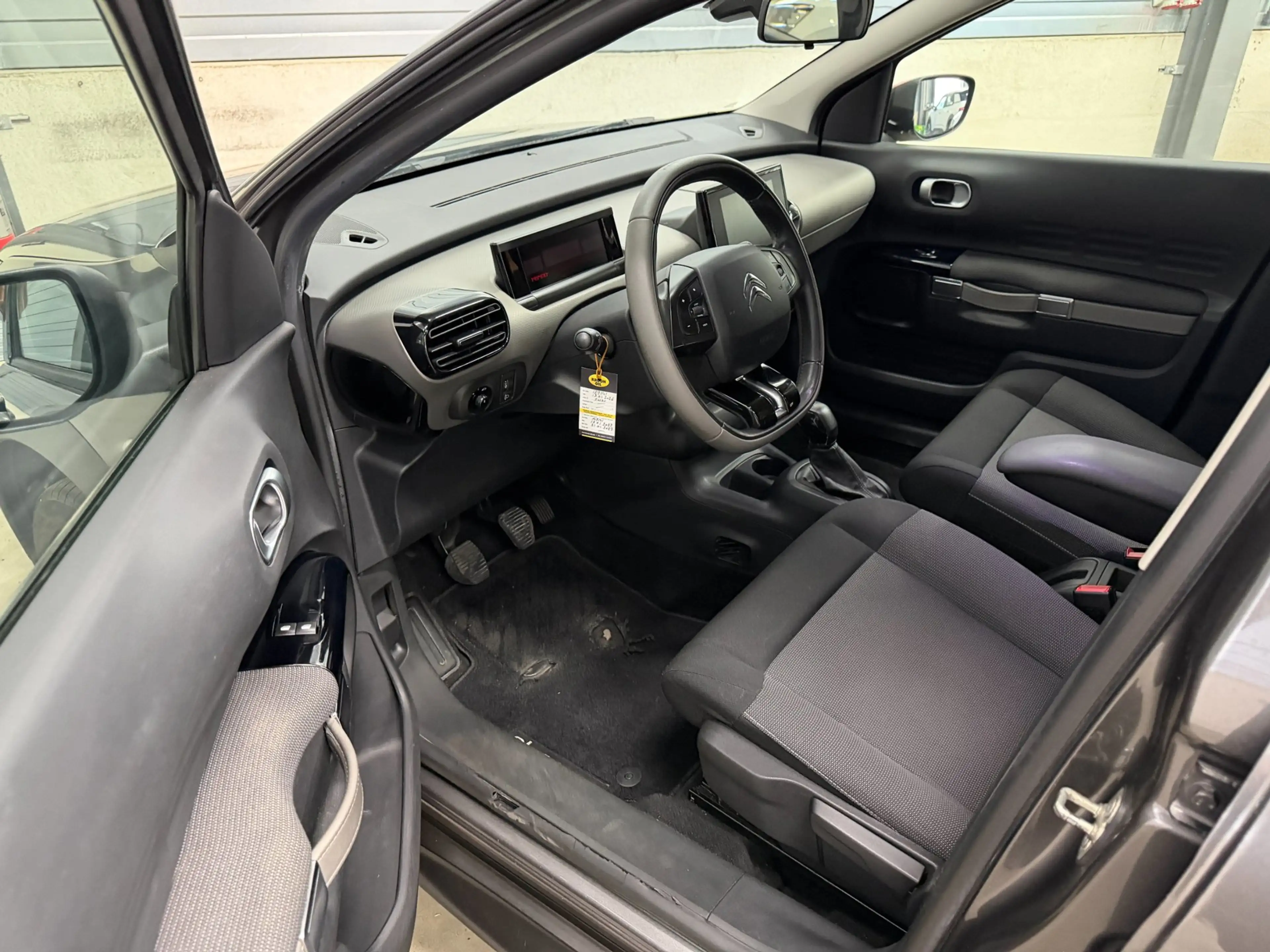 Citroen C4 Cactus 1.2 PureTech Shine 2e eigenaar riem vervangen — photo 9