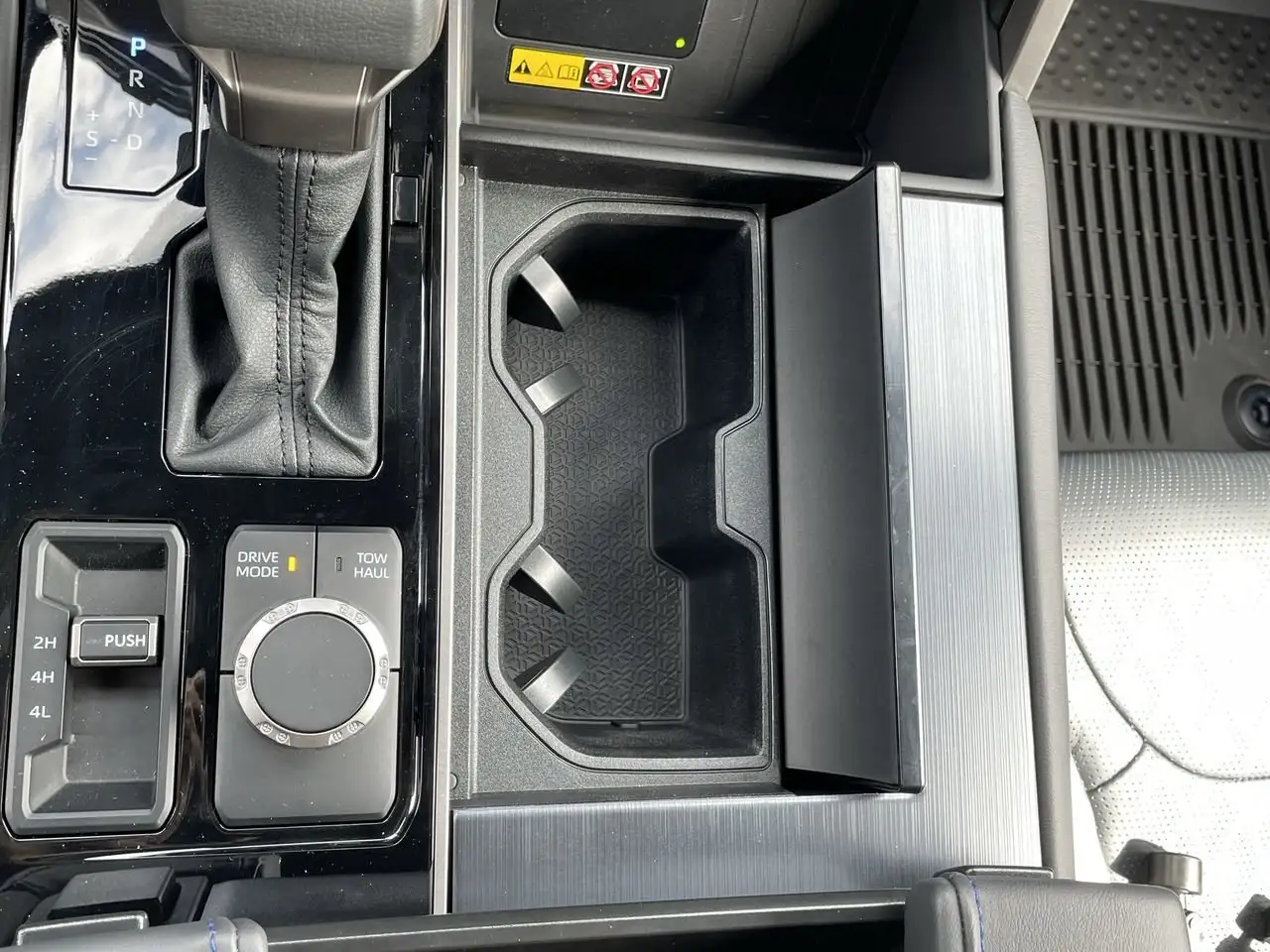 Toyota Sequoia photo Toyota Sequoia
