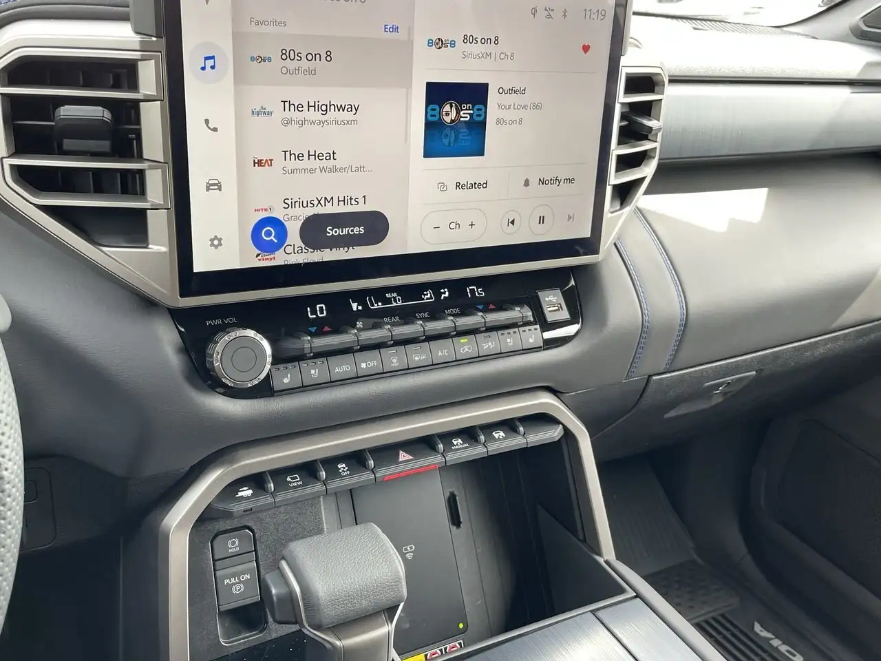 Toyota Sequoia photo Toyota Sequoia
