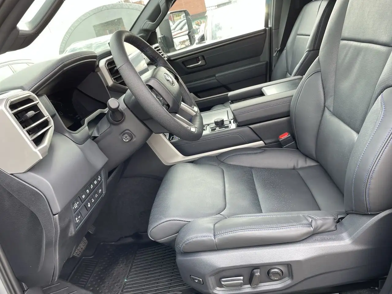 Toyota Sequoia photo Toyota Sequoia