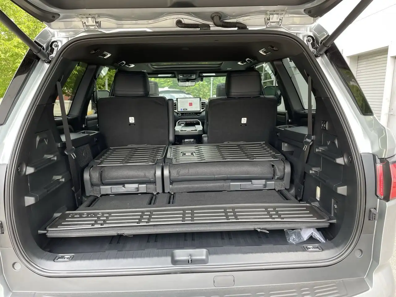 Toyota Sequoia photo Toyota Sequoia