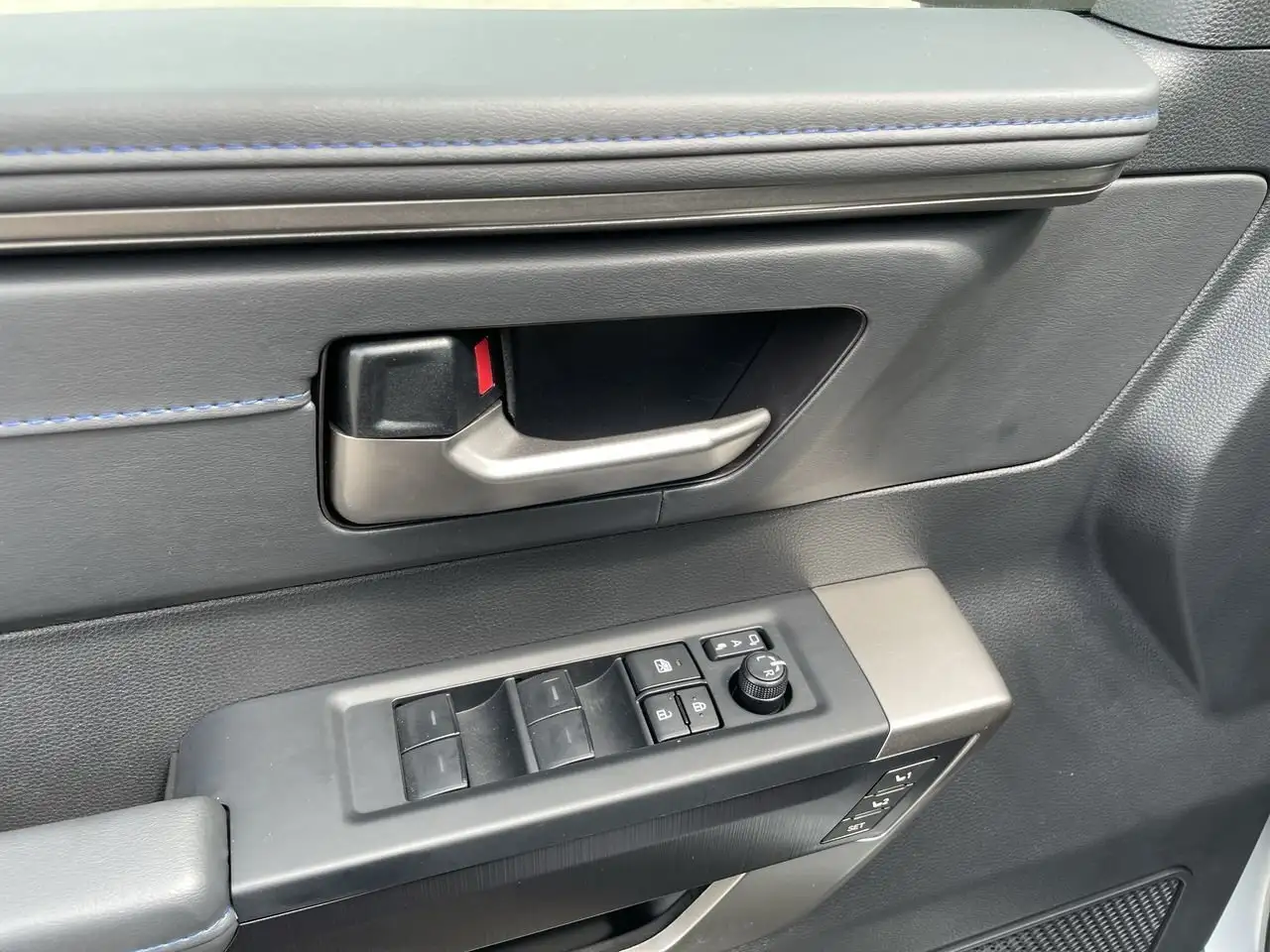 Toyota Sequoia photo Toyota Sequoia