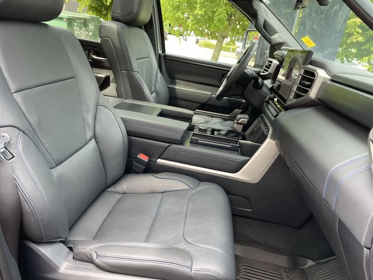Toyota Sequoia photo Toyota Sequoia