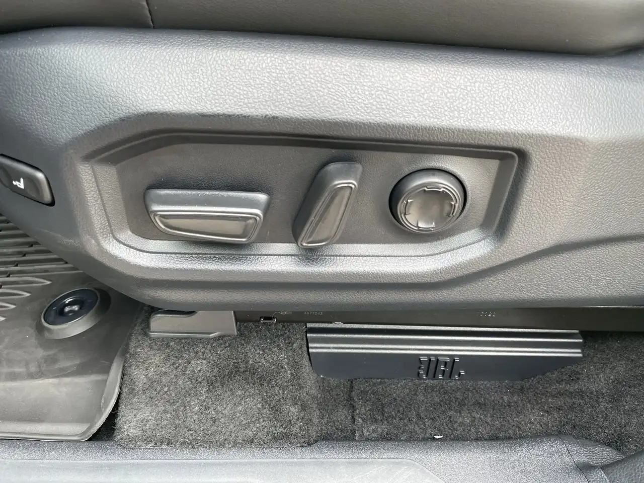 Toyota Sequoia photo Toyota Sequoia