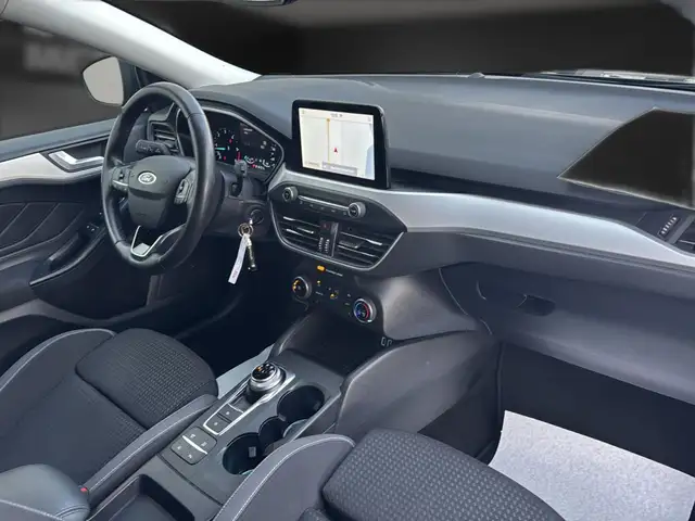 Ford Focus view 18