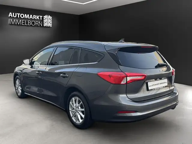 Ford Focus view 5