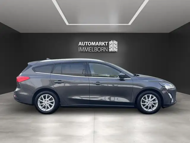 Ford Focus view 11