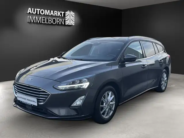 Ford Focus view 3