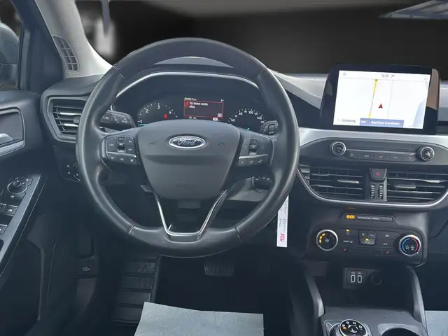 Ford Focus view 12